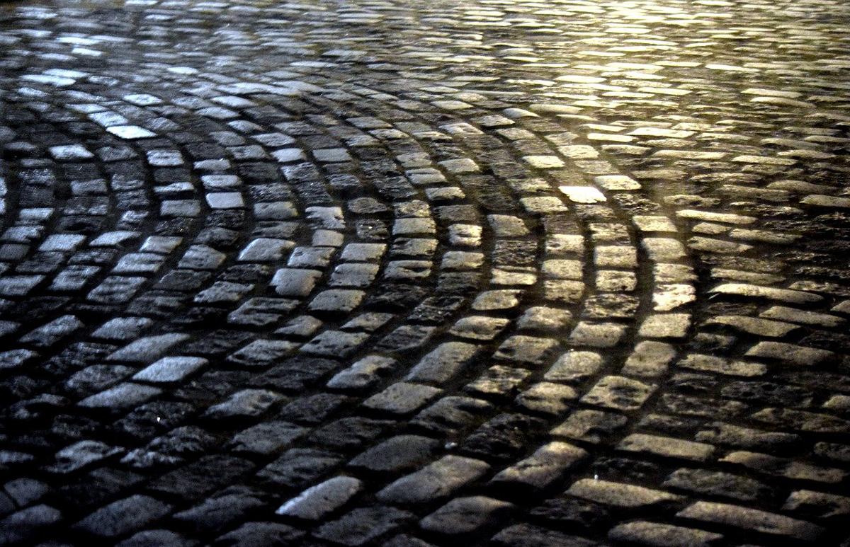 Background Curved cobbles