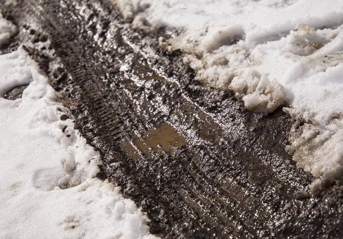 Background Mud and snow