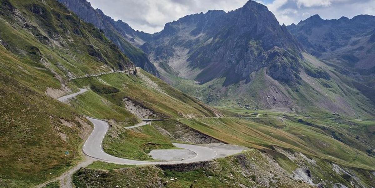 Background Col du Tourmalet