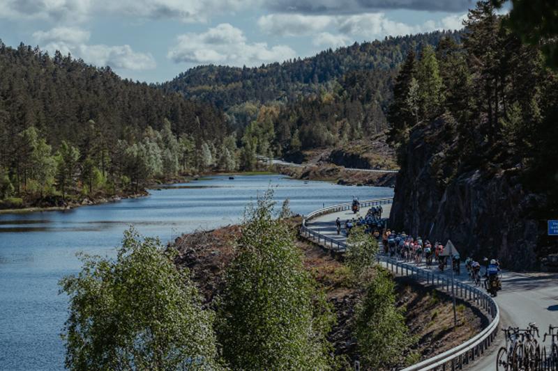 Un Tour of Norway más corto background image
