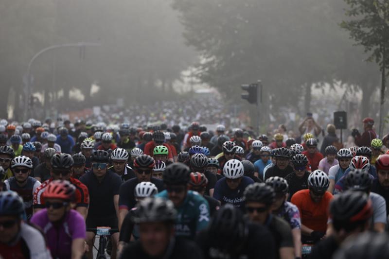 Cycling Festival in Hamburg background image