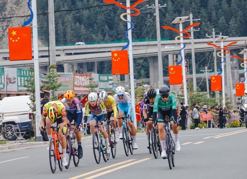 Mientras tanto, en China… background image