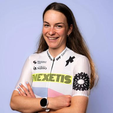 TSCHENETT Larissa photo
