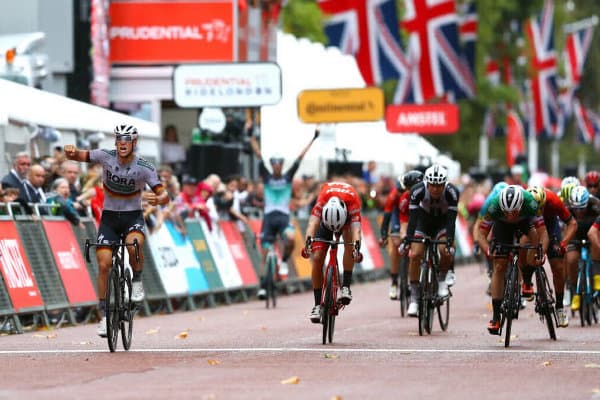 Sprinters' exhibition in London background image